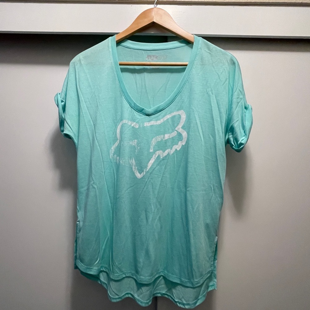EUC Fox Mint v neck, size medium